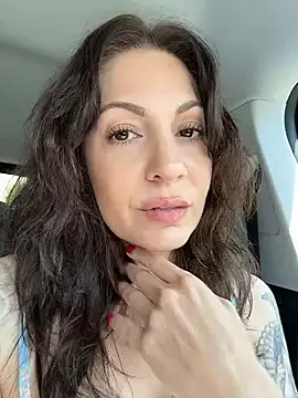 Snapshot of BeautifulMesss chatting on June 2026 03:43:02 PM BeautifulMesss online show from June 2026 03:43:02 PM