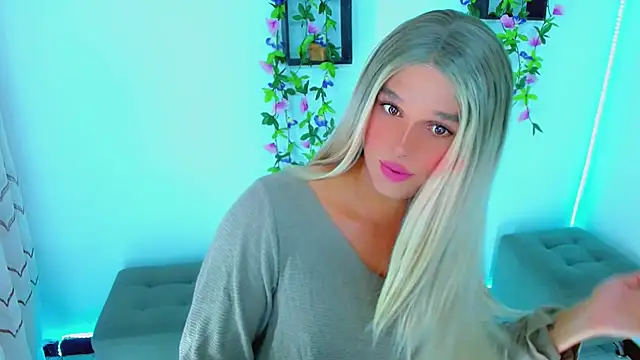 Snapshot of TaylorMon chatting on February 2026 12:48:01 AM TaylorMon online show from February 2026 12:48:01 AM