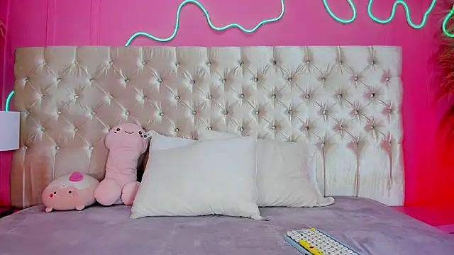 Julieta Cortes   online show from March 2026 11:58:02 AM