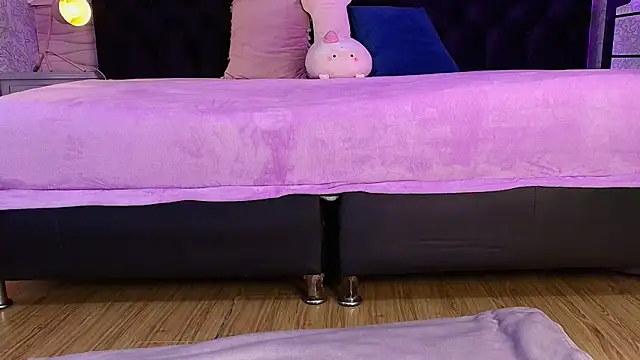 Julieta Cortes   online show from April 2026 12:05:02 PM