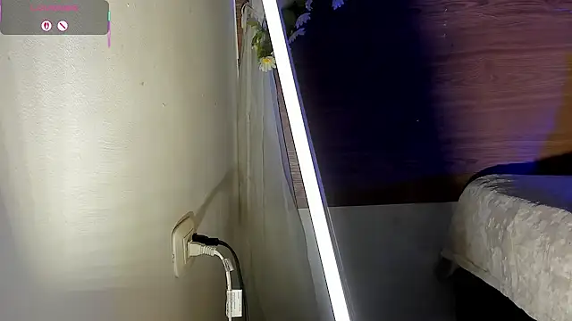 Snapshot of Petite_yisell chatting on September 2025 04:34:02 AM Petite yisell online show from September 2025 04:34:02 AM