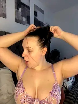 Snapshot of riri_bstvx chatting on October 2025 09:00:02 AM riri bstvx online show from October 2025 09:00:02 AM