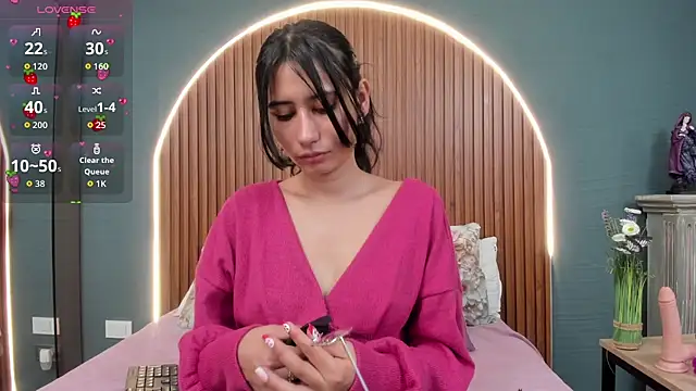 NayeCloud online show from November 2025 03:40:02 AM