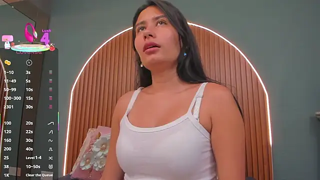 NayeCloud online show from December 2025 03:44:02 AM