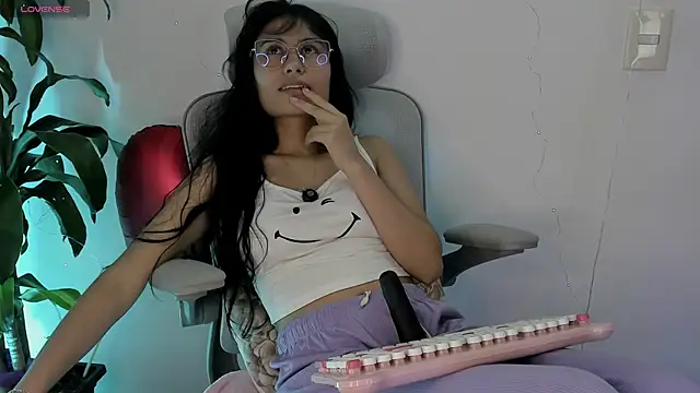 NayeCloud online show from April 2026 04:28:01 AM