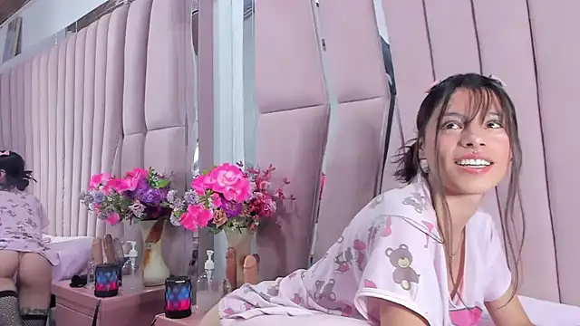 Snapshot of Sasha_Petitte chatting on May 2026 12:05:02 AM Sasha Petitte online show from May 2026 12:05:02 AM