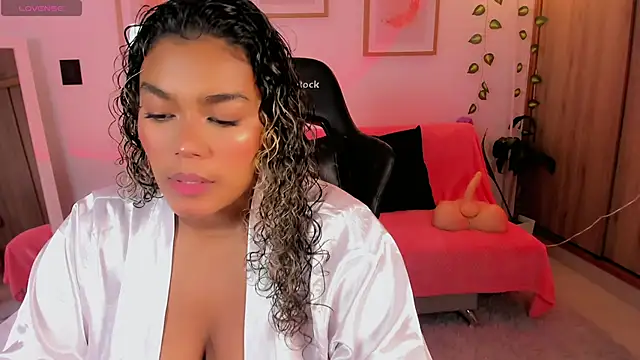 Snapshot of aleja_montiel__ chatting on April 2026 12:50:02 PM aleja montiel online show from April 2026 12:50:02 PM