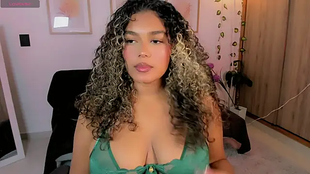 Snapshot of aleja_montiel__ chatting on May 2026 09:31:01 PM aleja montiel online show from May 2026 09:31:01 PM