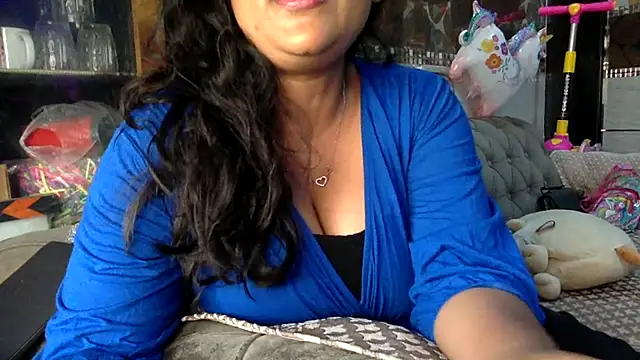 HaaniKaur online show from May 2026 07:35:02 AM