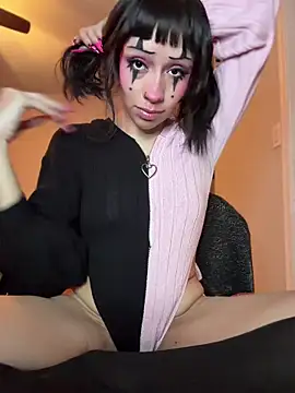 Gothbabbi online show from April 2026 08:37:01 PM