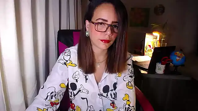 Snapshot of danielle_rose_1 chatting on April 2026 04:04:02 PM danielle rose 1 online show from April 2026 04:04:02 PM