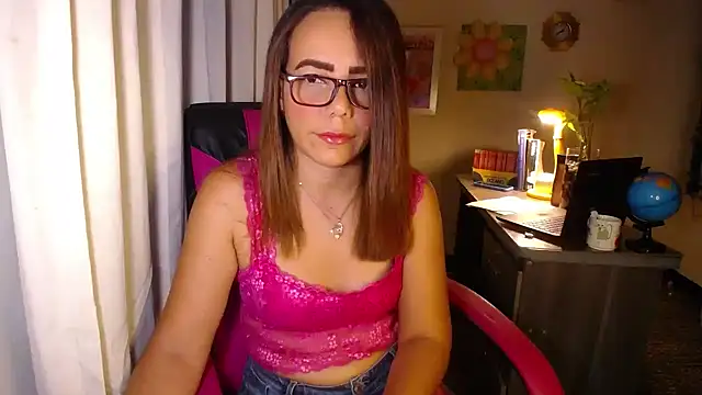 Snapshot of danielle_rose_1 chatting on May 2026 05:53:01 PM danielle rose 1 online show from May 2026 05:53:01 PM