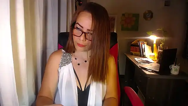 Snapshot of danielle_rose_1 chatting on July 2026 04:55:01 PM danielle rose 1 online show from July 2026 04:55:01 PM