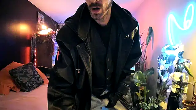 Snapshot of leatherz69 chatting on December 2024 08:56:02 AM leatherz69 online show from December 2024 08:56:02 AM