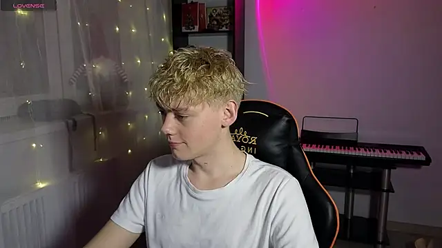 Keytaro online show from March 2025 08:14:02 PM