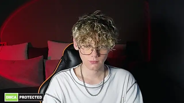 Keytaro online show from March 2026 01:38:02 PM