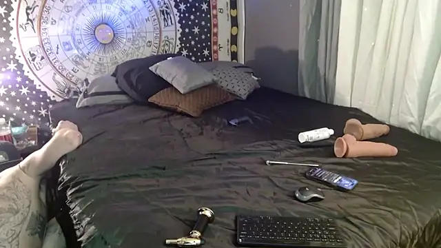 UnCuTupTheBuTT online show from January 2026 10:42:02 AM