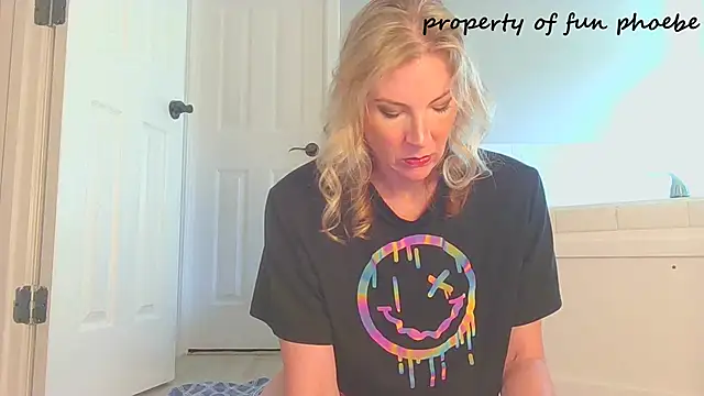 Snapshot of Fun_Phoebe chatting on April 2026 01:39:02 PM Fun Phoebe online show from April 2026 01:39:02 PM