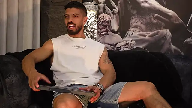 DannSaenz online show from November 2025 02:28:02 PM