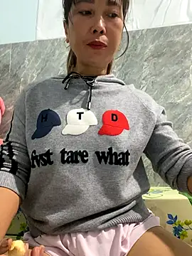 Linaannn online show from November 2025 11:59:02 PM