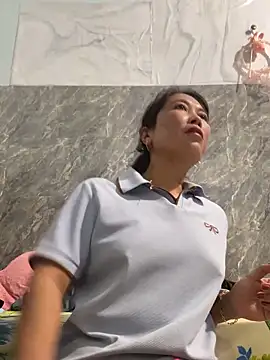 Linaannn online show from November 2025 11:40:02 PM