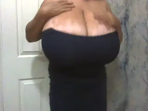 RoxiRedXXX online show from April 2026 08:32:01 PM