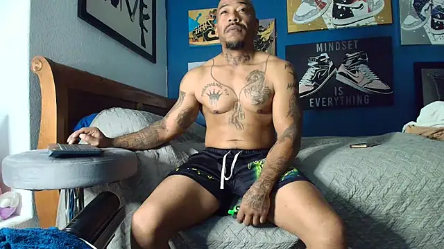 athephenomenal1 online show from November 2025 11:33:02 AM