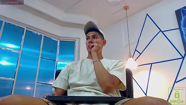 Snapshot of Valerio_20 chatting on December 2024 08:39:02 PM Valerio 20 online show from December 2024 08:39:02 PM