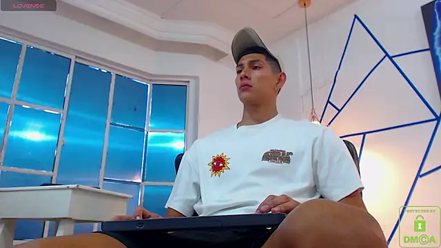 Snapshot of Valerio_20 chatting on December 2024 08:32:01 PM Valerio 20 online show from December 2024 08:32:01 PM