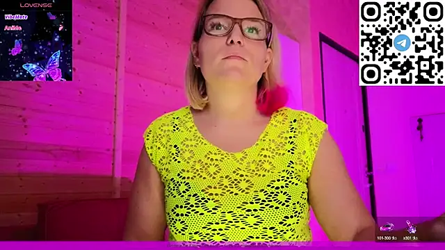 EVAshinyGIRL online show from February 2025 11:39:02 AM