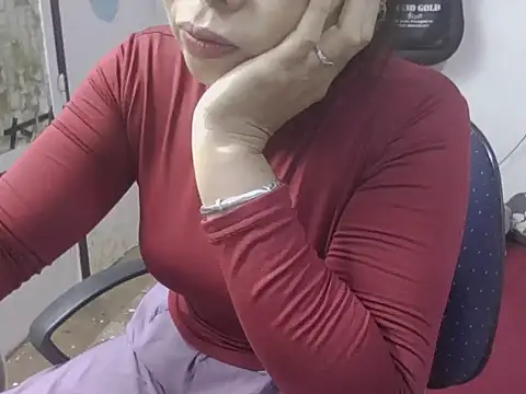 JuliaCiona online show from November 2025 04:01:02 AM