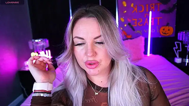 KiraCandyS online show from November 2025 10:32:01 PM