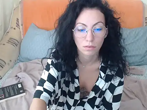 Emmatoo online show from November 2025 10:50:02 AM