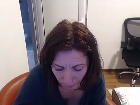 Emmatoo online show from March 2026 06:44:01 PM