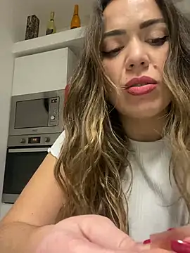 Snapshot of EvaLoReCouple chatting on December 2024 06:14:01 PM EvaLoReCouple online show from December 2024 06:14:01 PM