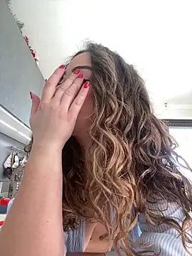 Snapshot of EvaLoReCouple chatting on December 2024 08:26:01 AM EvaLoReCouple online show from December 2024 08:26:01 AM