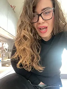 Snapshot of EvaLoReCouple chatting on December 2024 11:31:02 AM EvaLoReCouple online show from December 2024 11:31:02 AM