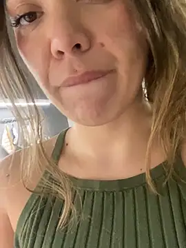 Snapshot of EvaLoReCouple chatting on January 2025 07:02:02 PM EvaLoReCouple online show from January 2025 07:02:02 PM