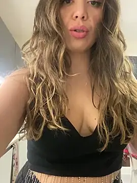 Snapshot of EvaLoReCouple chatting on January 2025 04:25:01 PM EvaLoReCouple online show from January 2025 04:25:01 PM