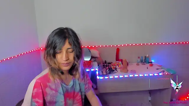 Snapshot of linnie_ chatting on September 2025 08:32:01 PM linnie online show from September 2025 08:32:01 PM