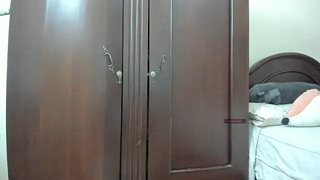 Snapshot of linnie_ chatting on March 2026 12:06:02 AM linnie online show from March 2026 12:06:02 AM