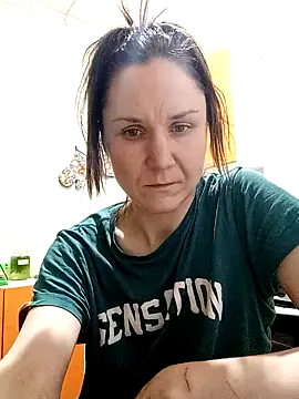 Snapshot of Holly_Bette chatting on February 2025 04:48:02 AM Holly Bette online show from February 2025 04:48:02 AM