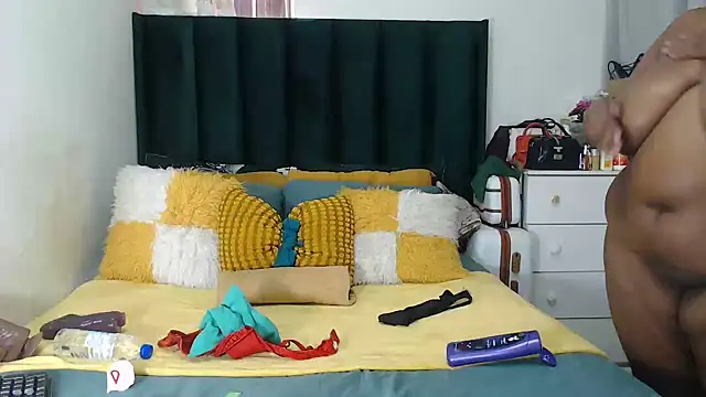 Snapshot of GaggingQueenxx chatting on February 2026 09:17:01 AM GaggingQueenxx online show from February 2026 09:17:01 AM