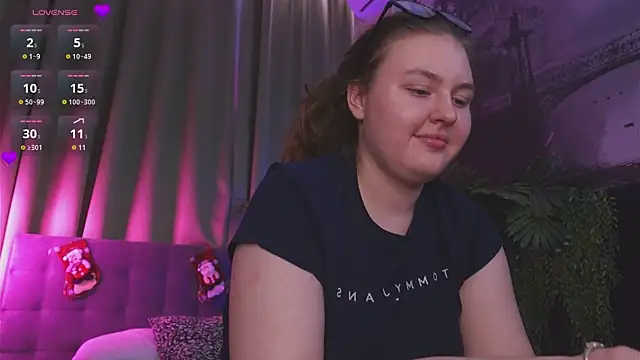 Snapshot of Mia__Peach chatting on December 2024 04:14:02 AM Mia Peach online show from December 2024 04:14:02 AM