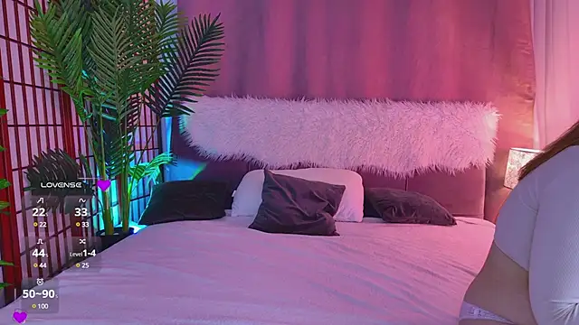 Snapshot of Mia__Peach chatting on January 2025 08:58:02 PM Mia Peach online show from January 2025 08:58:02 PM