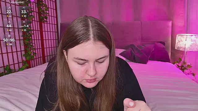 Snapshot of Mia__Peach chatting on February 2025 09:00:01 PM Mia Peach online show from February 2025 09:00:01 PM