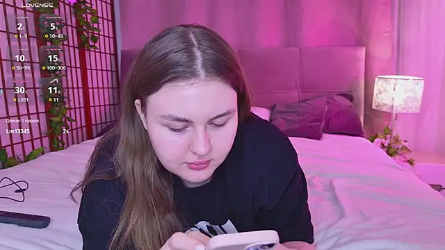 Snapshot of Mia__Peach chatting on February 2025 07:33:01 AM Mia Peach online show from February 2025 07:33:01 AM