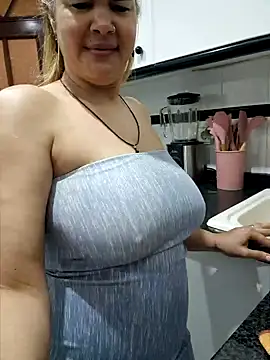 Snapshot of lamorbosa37 chatting on February 2025 06:37:02 PM lamorbosa37 online show from February 2025 06:37:02 PM