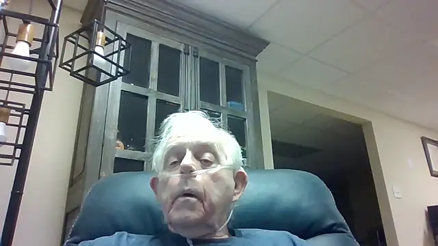 Snapshot of bootlegmanz chatting on March 2026 08:11:01 PM bootlegmanz online show from March 2026 08:11:01 PM