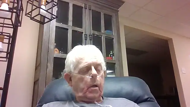Snapshot of bootlegmanz chatting on April 2026 04:21:01 PM bootlegmanz online show from April 2026 04:21:01 PM